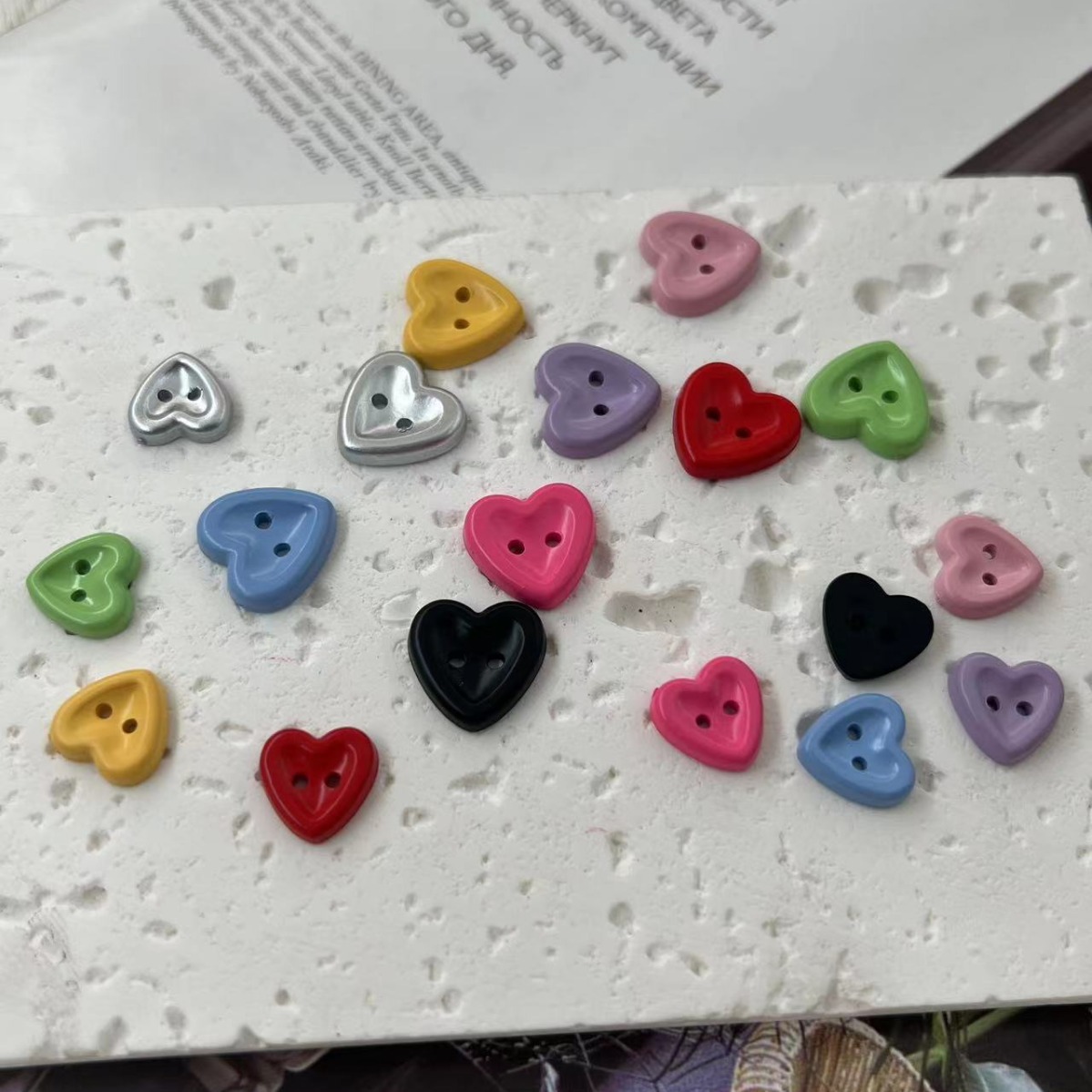 Botones de plástico en forma de corazón de colores macarrón de 15mm para camisas de niños, suéteres, botones de decoración, botón cosido a mano DIY, 10 unids/lote