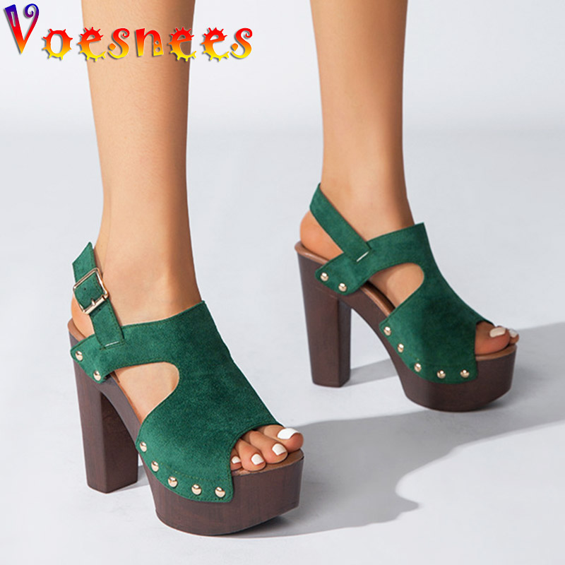 Sandalias de tacón de gamuza grueso para mujer, zapatos de tacón alto de plataforma cómodos y versátiles, estilo romano, con remaches de Color sólido, talla grande