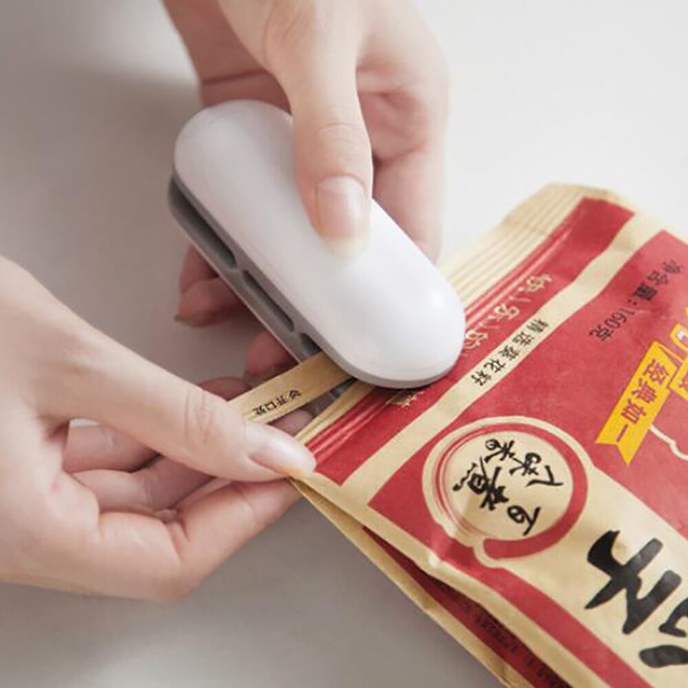 1pcs Mini Portable Heat Sealer 2 In 1 Handheld Cutter Hand Held Portable Chip Saver For Plastic Bags Food Storage Resealer 2
