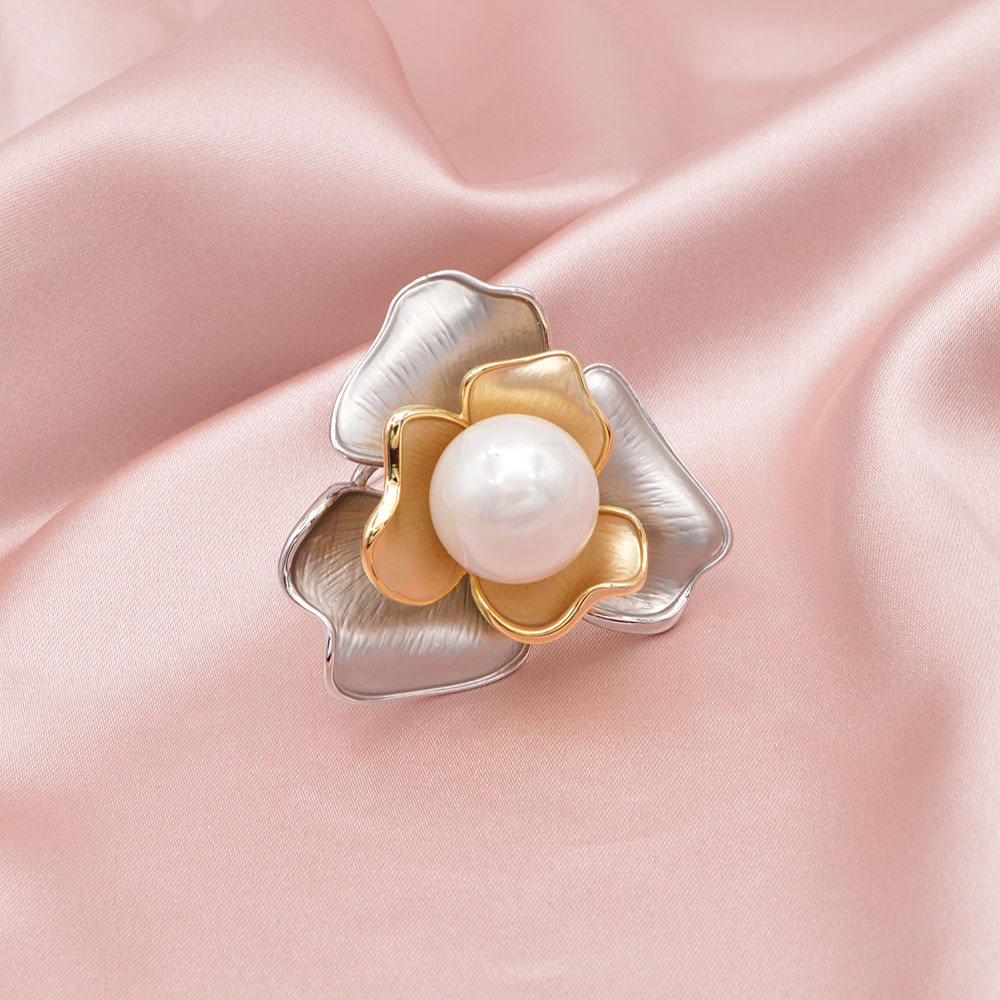 CINDY XIANG Matte Gold Color Pearl Flower Brooches For Women Eegant Luxury Brooch Pin 2 Colors Available High Qualiry