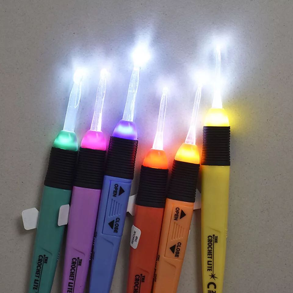 9 LED Crochet Hooks Knitting Needles Crafts Weaving Tool Luminous Crochet Hook DIY Knitting Tools Needle Kit