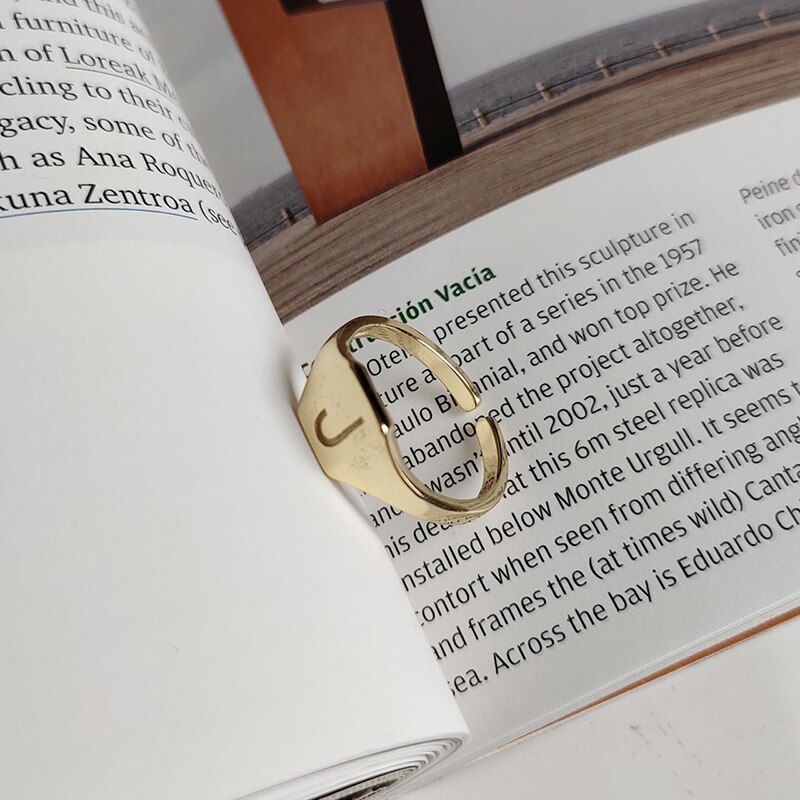 Peri'sBox 925 Sterling Silber Carving Initial Ring Gold Geometrische Glänzend Ringe für Frauen Liebe Herz Minimalistischen Ring Einstellbar