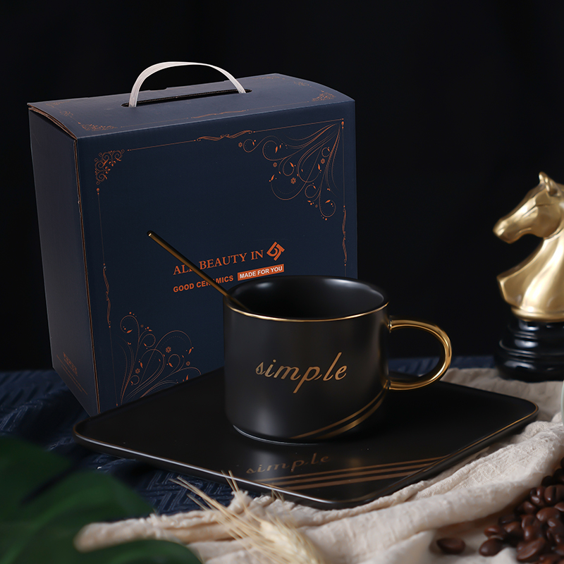 Gouden Rand Luxe Keramische Kantoor Koffie Kop En Schotel Set Melk Thee Mokken Verjaardag Koppels Vrienden Cup Met Lepel geschenkdoos: Matte black with box