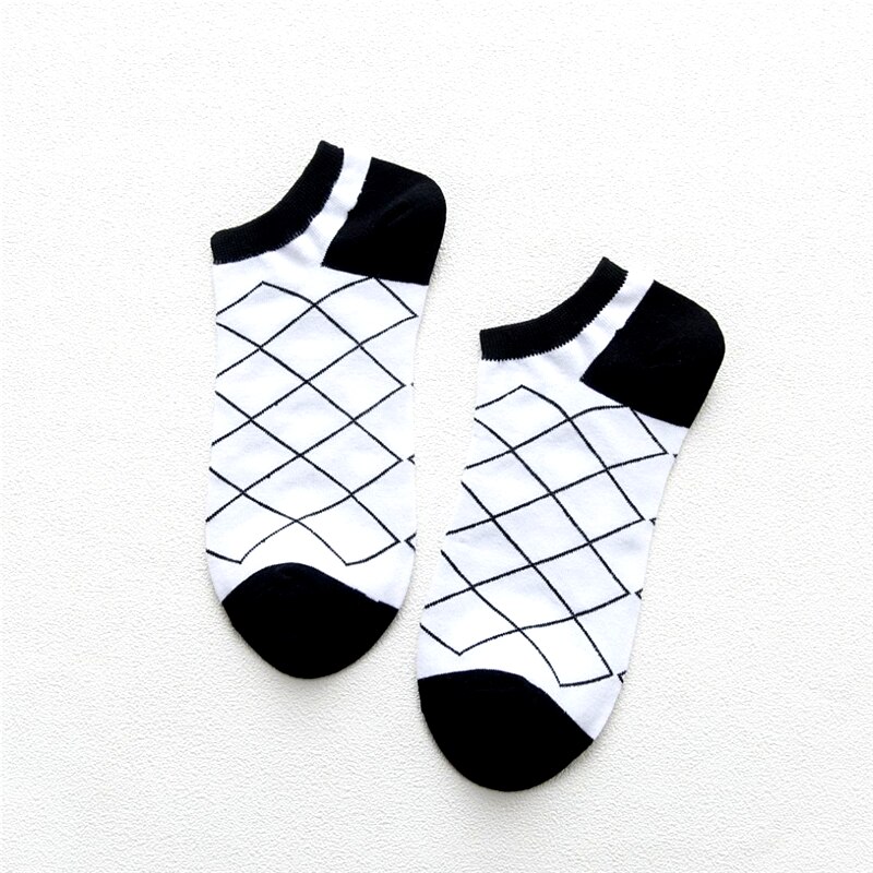 Mode eenvoudige zwart-wit gestreepte sokken vrouwen sokken modieuze skateboard enkelsokken