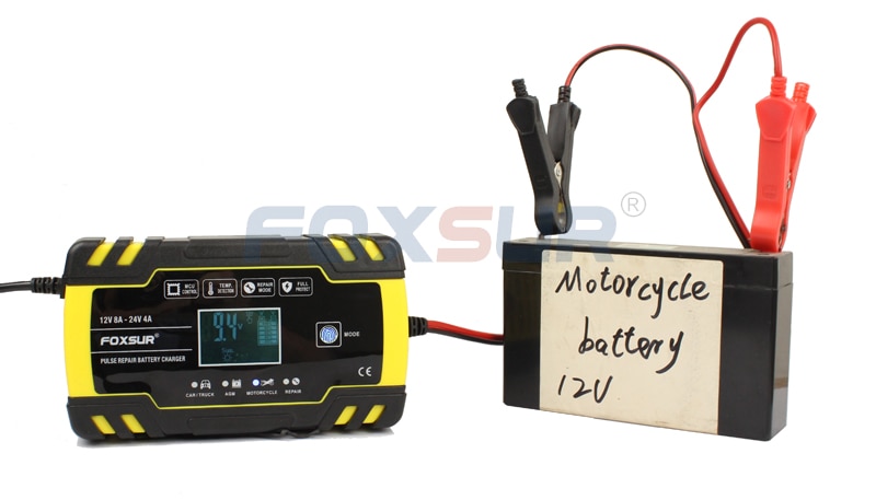 Foxsur 12v 24v motorsykkel golfbil batterilader vedlikeholder og desulfator smart batterilader, pulsreparasjon batterilader