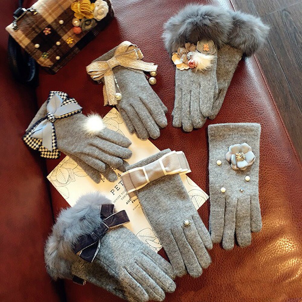 Luxe Handschoenen Vrouwen Boog Parel Decoratie Winter Warm Cashmere Volledige Vinger Touch Screen Handschoen Winddicht