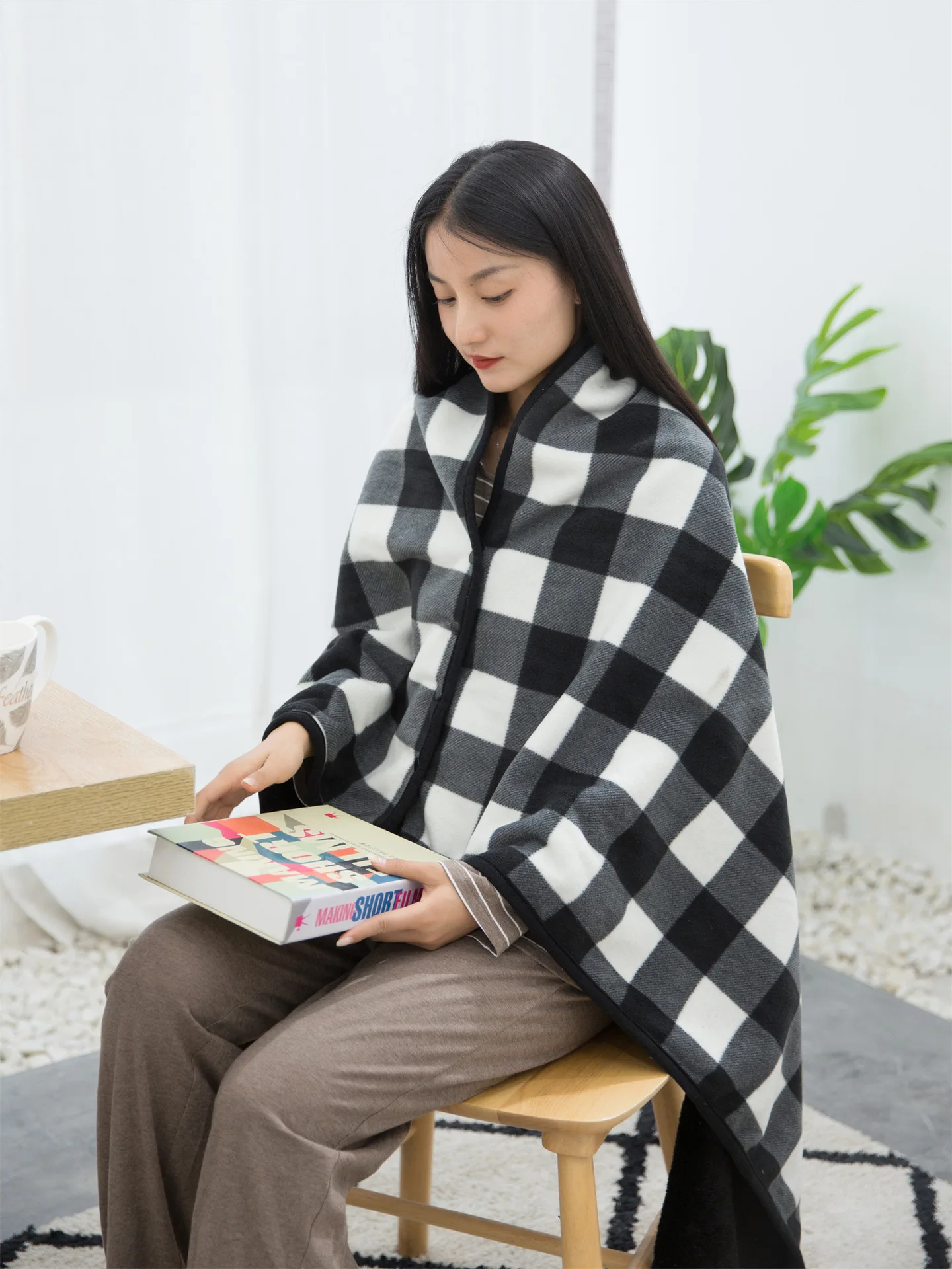 Draagbare Flanel Warme Deken Pluche Sjaal Plaid op De Bank Winter Kantoor Reizen Verdikte Lui Casual Dutje Deken Cover Dames