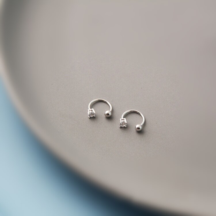 925 Sterling Silber Ohrring Persönlichkeit Zirkon Haken Halbe Kreis Schraube Ohrring Ohr Knochen Nägel Wilde Weibliche Silber Schmuck: 1 pair silver