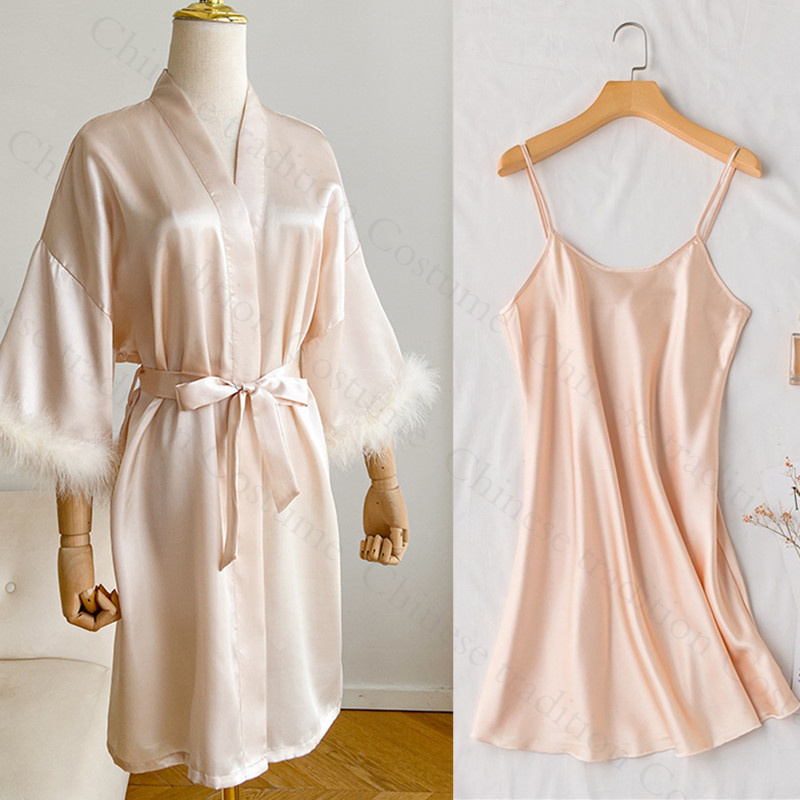Robe de demoiselle d'honneur en Satin, Kimono, Lingerie intime, Sexy, manches plumes, peignoir, chemise de nuit, vêtements de nuit courts, taille unique: Violet
