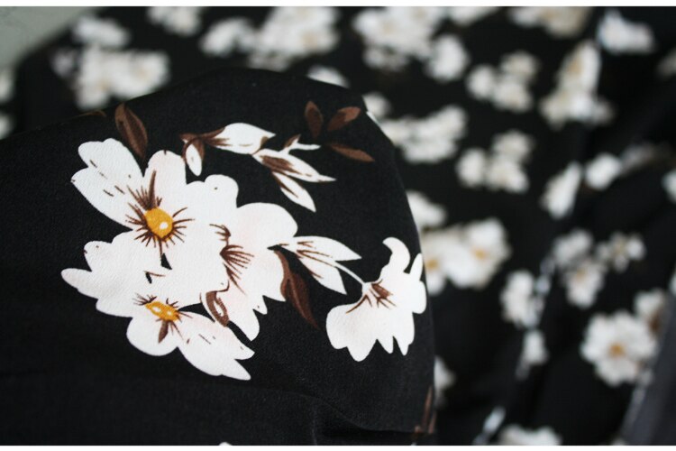 Magnolie blume gedruckt stoff Meter 145 cm nicht-perspektive Chiffon stoff Material weiche schal kleid schwarz stoff Art stoffe