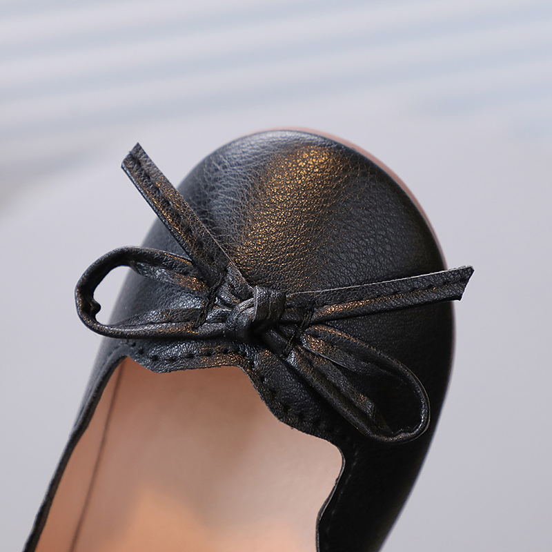 Buty księżniczki dla małej dziewczynki Wiosna Czarny Biały Muszka Śliczne dziecięce płaskie buty Płytkie matowe Pu Leather Wygodne buty dziecięce 21-30