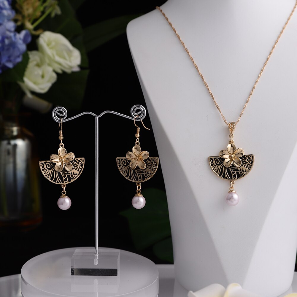 Sophiaxuan Hawaiian Polynesische Sieraden Sets Zwart Sector Plumeria Bloemen Parel Hangers Kettingen En Oorbellen Voor Vrouwen: ZH0206GOQPK