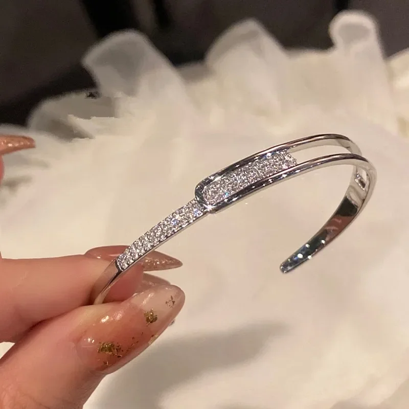 Silberne Farbe Mikro zirkon offener Armreif für Frauen koreanisches einfaches hohl vielseitiges Armbinde Hochzeits schmuck Party: Ursprünglich Titel