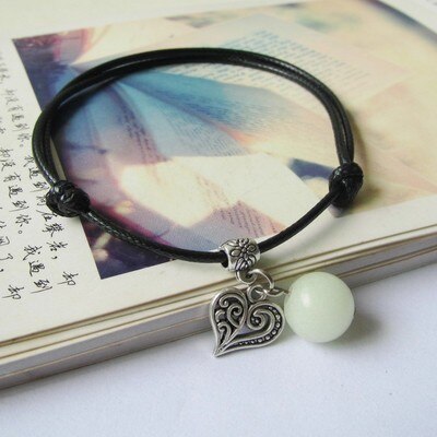 Divertida pulsera luminosa colgante de pulsera brillante de amantes en la oscuridad de la luz de la noche pulsera de la cadena de cuentas para las mujeres joyería de los hombres: hollow heart