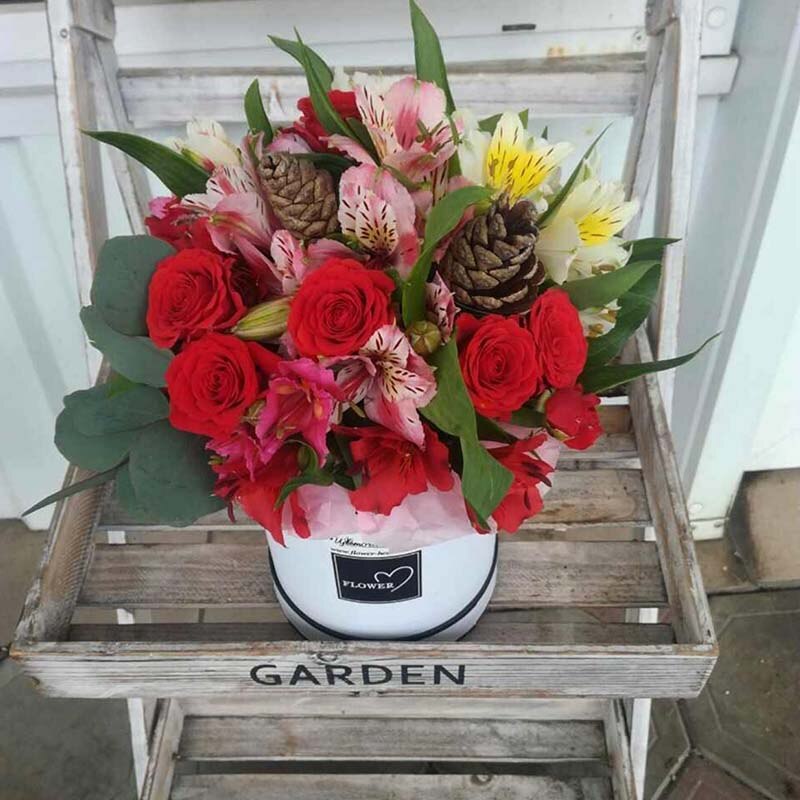 Hand-held Bouquet Flower Box Stylish And Colorful Appearance Special Paper Material Round Box Flowers Hug Bucket Bouquet Storage