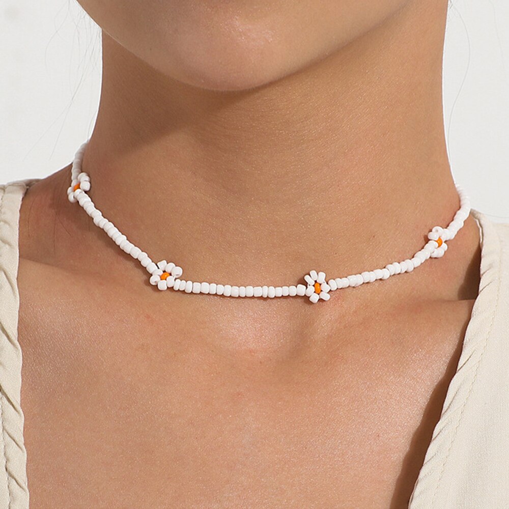 Nowa wiosna kolorowe małe koraliki naszyjnik dla kobiet moda Handmade Daisy z kwiatami i koralikami Chokers naszyjniki biżuteria Boho