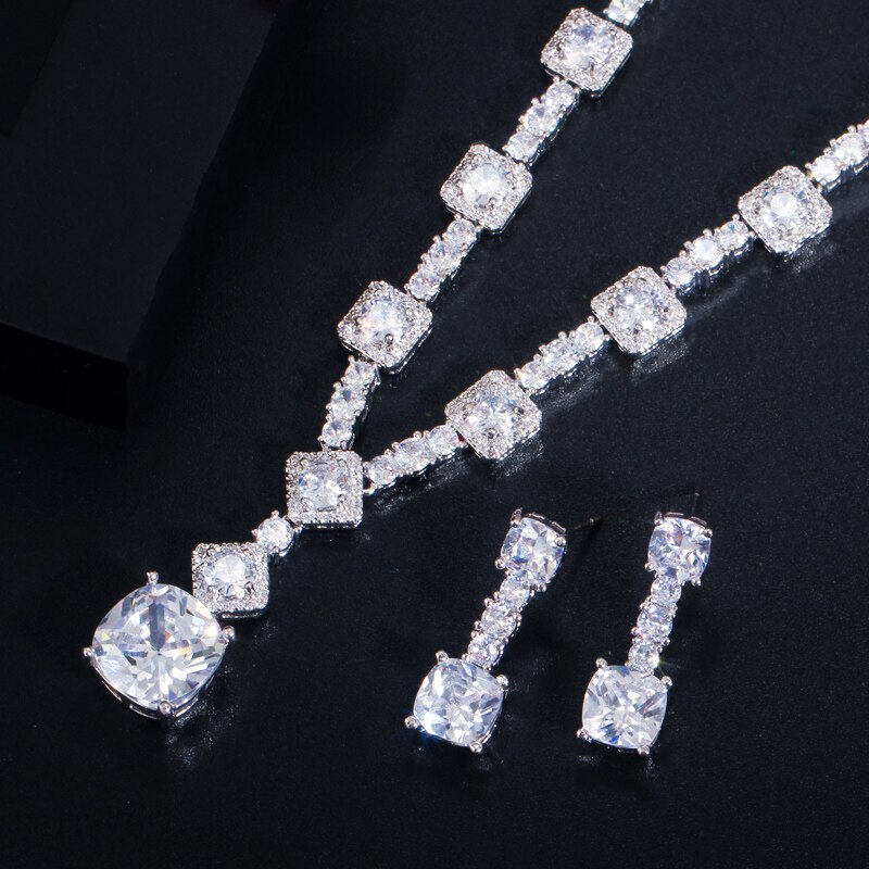 CWWZircons Chique Redondo e Quadrado Cut Red Cubic Zirconia Wedding Party Mulheres Jóias Elegante Conjunto Colar Brinco para Noivas T454: sparkling white