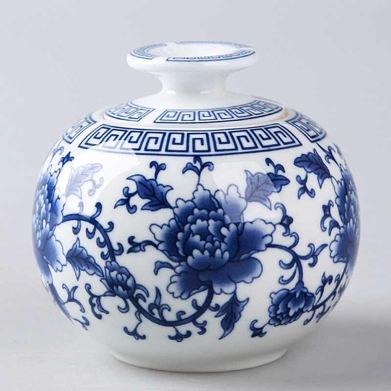 christmas Blue White Ceramic Tea Cans Sealed Cans Tieguanyin Puer Tea Large Portable Tea Cans Ceramic Round Tea Cans: S
