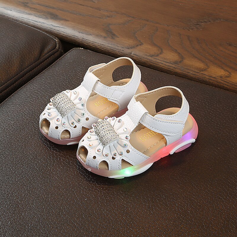 Luminous Children's Sandals kids Non-slip Light Up Beach Sandals Boys Girls Glowing Soft-soled shoes Size 21-30: White / 7