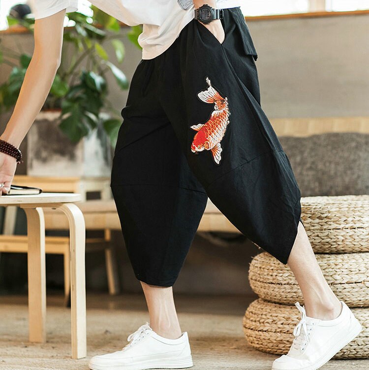 Harajuku kinesisk stil herre strandbukser mandlige sommer afslappede læglange bukser mand karpe broderi baggy løse bukser: Xl / Sort