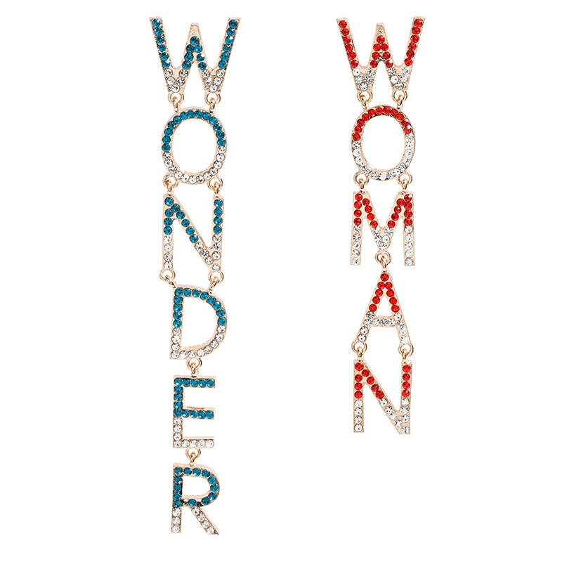 Wonder Vrouw Asymmetrie Oorbellen Brief Rhinestone Vrouw Charm Earring Punk Pin Overdrijving Mooie
