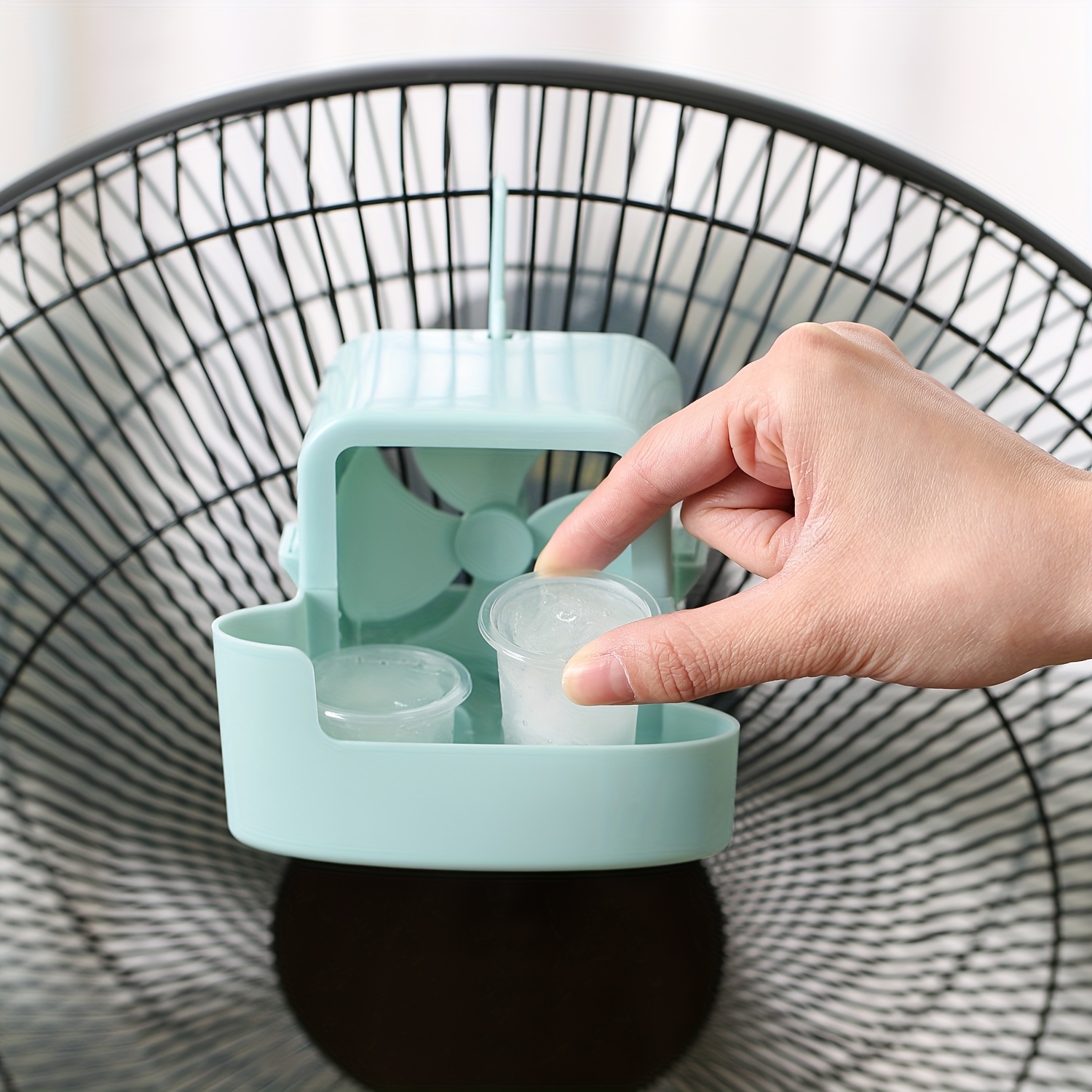 Refroidisseur de ventilateur portable sans perçage avec glaçons – Fonctionnement mains libres à clipser, en plastique durable pour la maison, le bureau et l'extérieur.