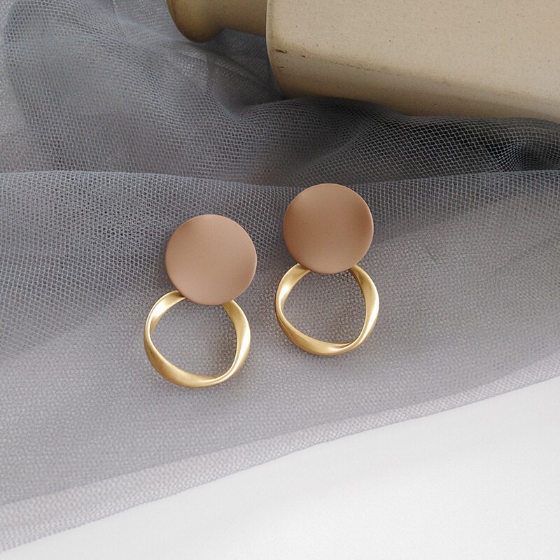 Pendientes marrones Vintage mate para mujer, aretes colgantes de Metal a la , joyería de tendencia , novedad de otoño e invierno