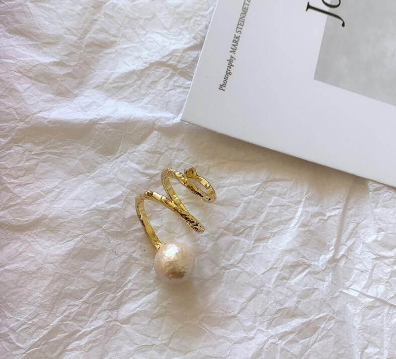 ins ragazze fredde aprire a spirale anello del progettista delle donne modelli mostrano metallo della perla di personalità anello: Giallo