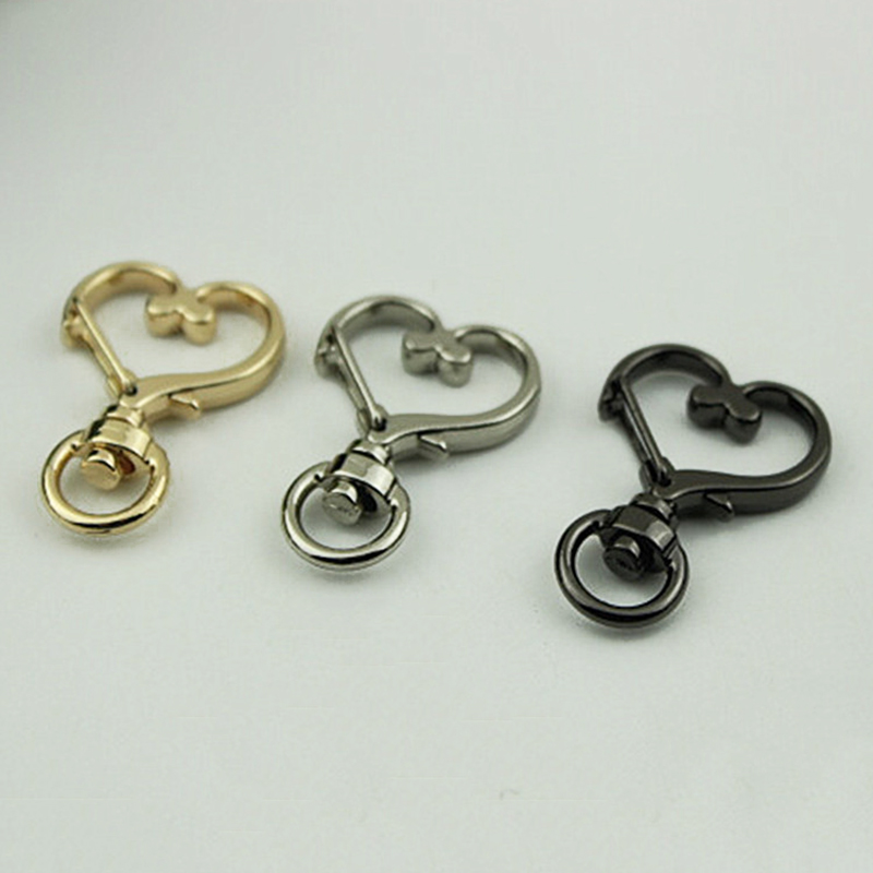 Gancho a presión con forma de corazón metálico, Clips de estilo, para portón de primavera, correa de cuero para mascotas, llavero de cincha, 1 Uds.