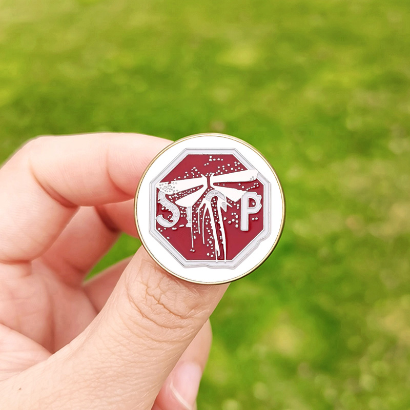 Viimeinen  us 2 rintaneulasta ellie-hahmo siivet raketti avaruusalus rintaneulat miehille naisille fanit cosplay reppu lasiset rintaneulat