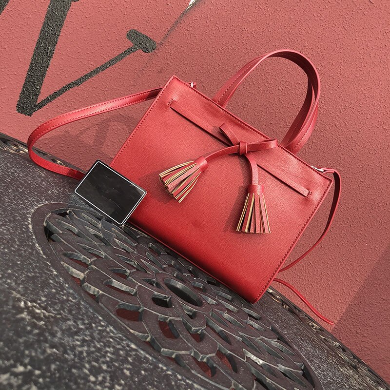 Gaohe europeu e americano bolsa de comércio exterior bolsa feminina outono e inverno nova fronteira bolsa borla arco pequeno quadrado ba: Red.