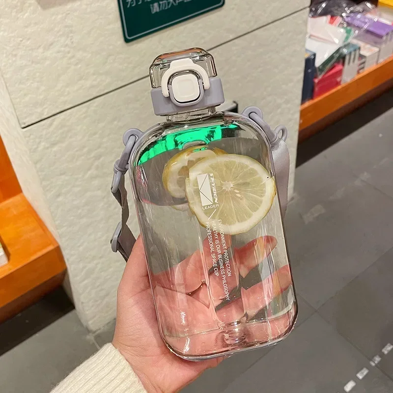 Botella de agua transparente cuadrada y plana, cantimplora de viaje portátil con correa ajustable, botella delgada para deporte y Camping: Amarillo claro