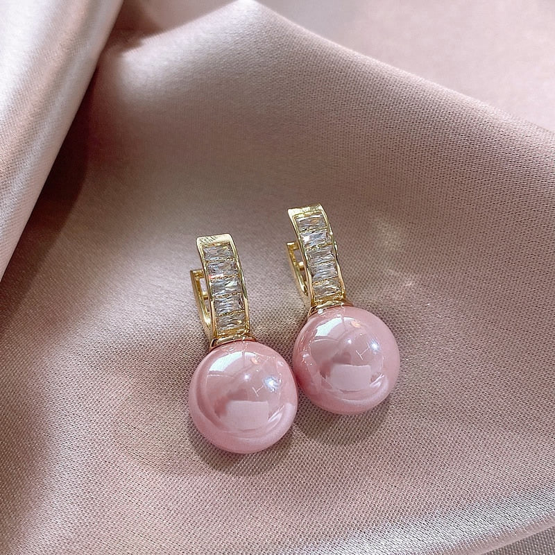 Huitan-pendientes de perlas de imitación de flores para mujer, aretes de lujo con incrustaciones de piedra CZ brillante, joyería de boda, lotes al por mayor: Oro champán