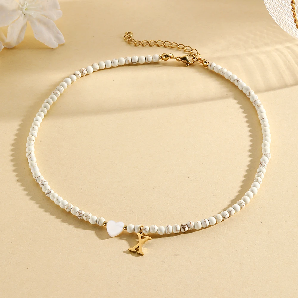 Gargantilla bohemia con cuello, collares con iniciales, cuentas colgantes con letras de concha en forma de corazón, collar de acero inoxidable para mujer, tendencia 2024
