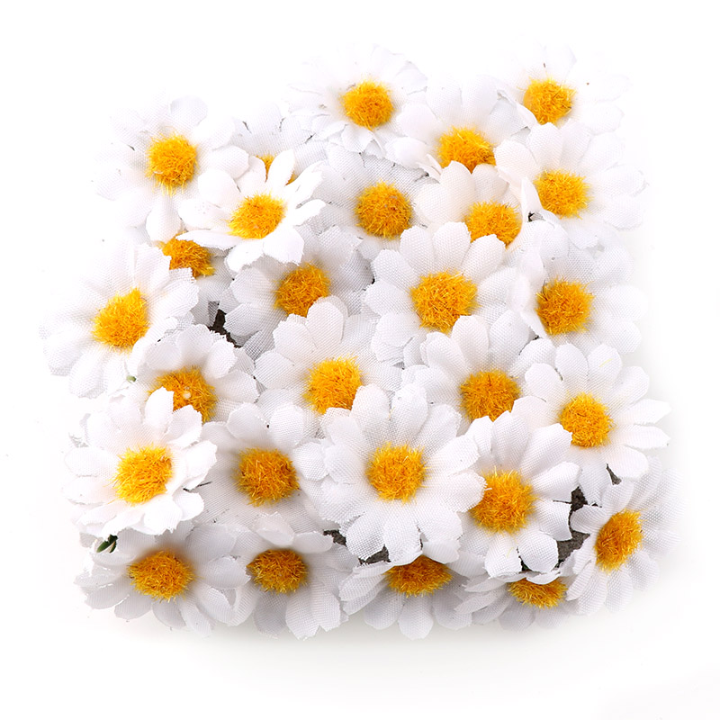 100pc/ parti 2.5cm mini daisy dekorativ blomst kunstig silke blomster fest bryllup dekoration boligindretning (uden stilk) billigere