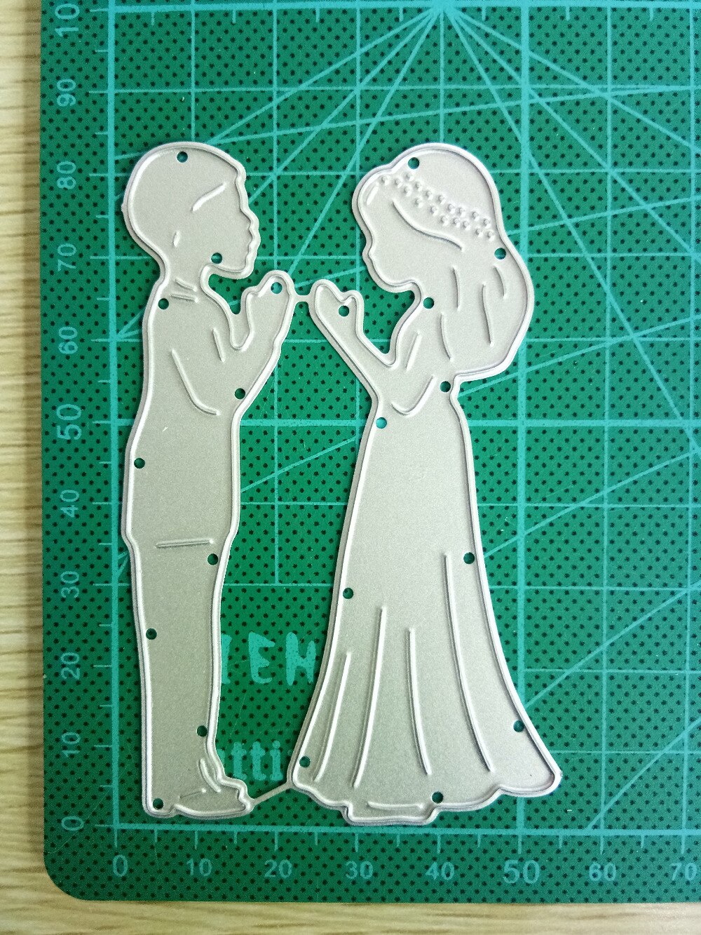 Garçon et fille en communion matrices de découpe en métal pochoirs bricolage Scrapbooking gaufrage cartes de papier découpe Photo Album faisant artisanat