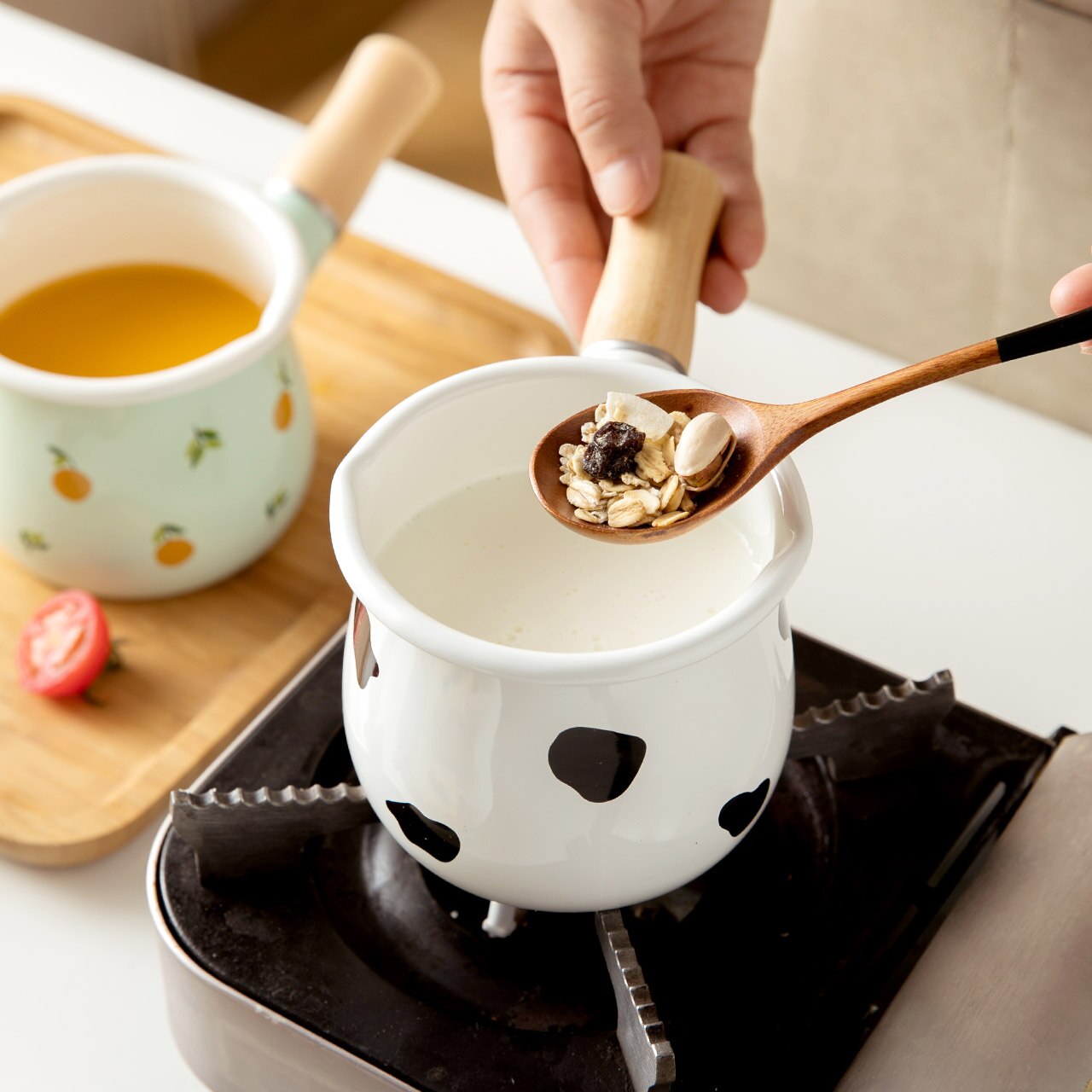 500ml Mini Emaille Kaffee Milch Topf mit Holz Griff Topf Kochgeschirr für Baby Frühstück Haferflocken Kochen Gas Herde Induktion