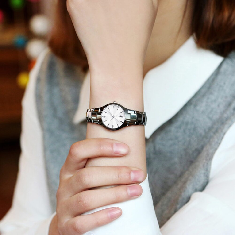 Casual par ure til kvinder mænd rund skive kalender legering forbundet rem analog quartz armbåndsur armbåndsure dame ure