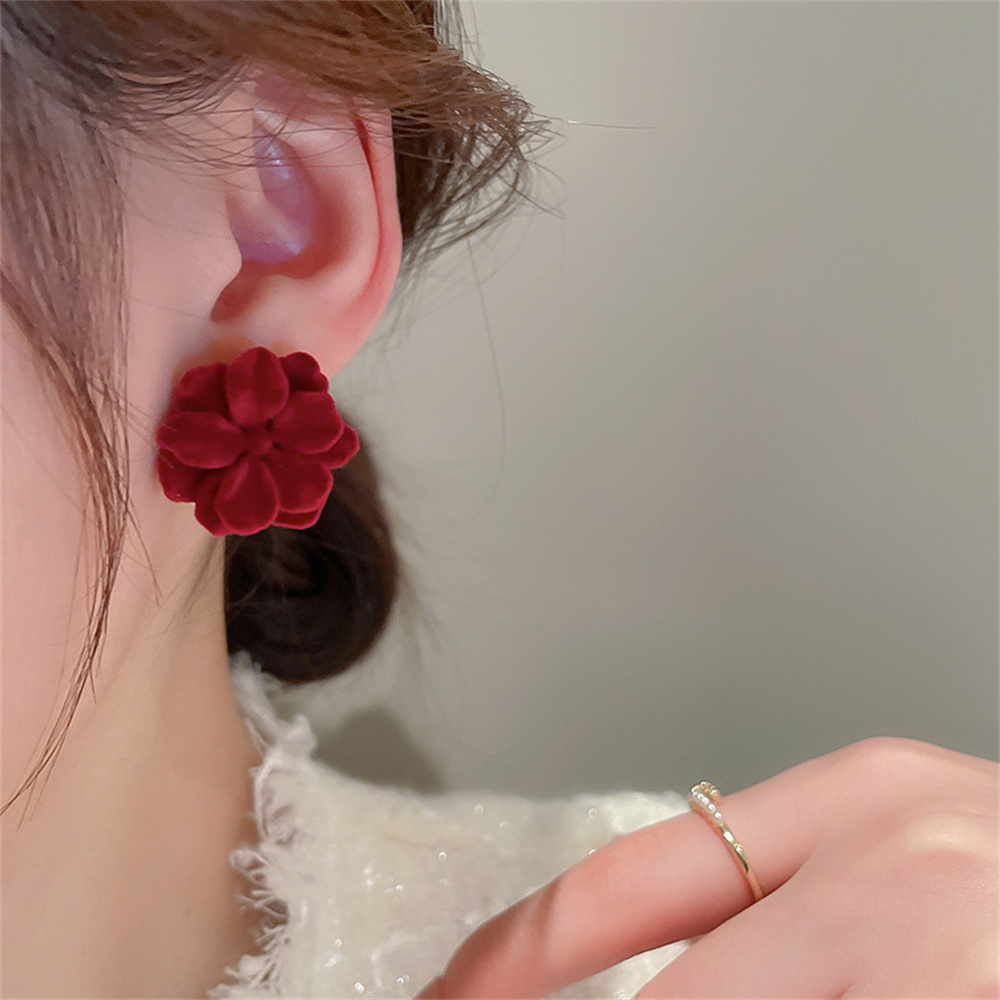 Autumn Winter Vintage Simple Cute Wine Red Velvet Rose Flower Stud Earrings for Women Jewelry Daily Accessories