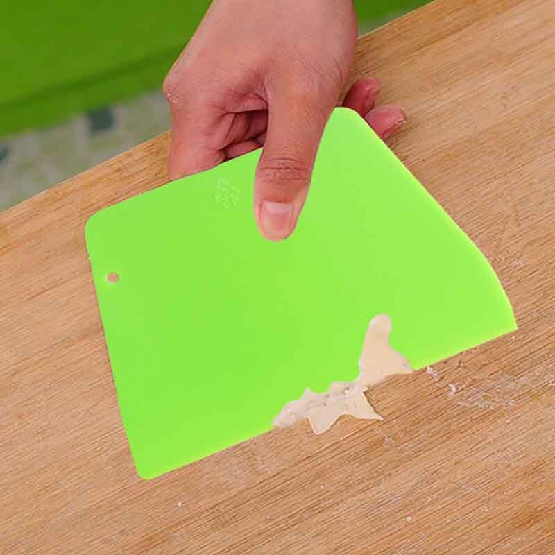 1Pcs Portable DIY Baking Tool Plastic Green Multifunction Pastry Cutter for Cake Dough Scraper Kitchen Accessories