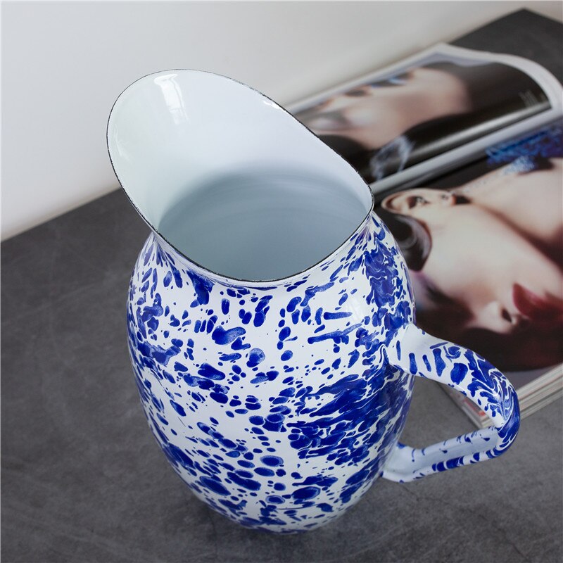 Pichet en émail bleu Vintage français