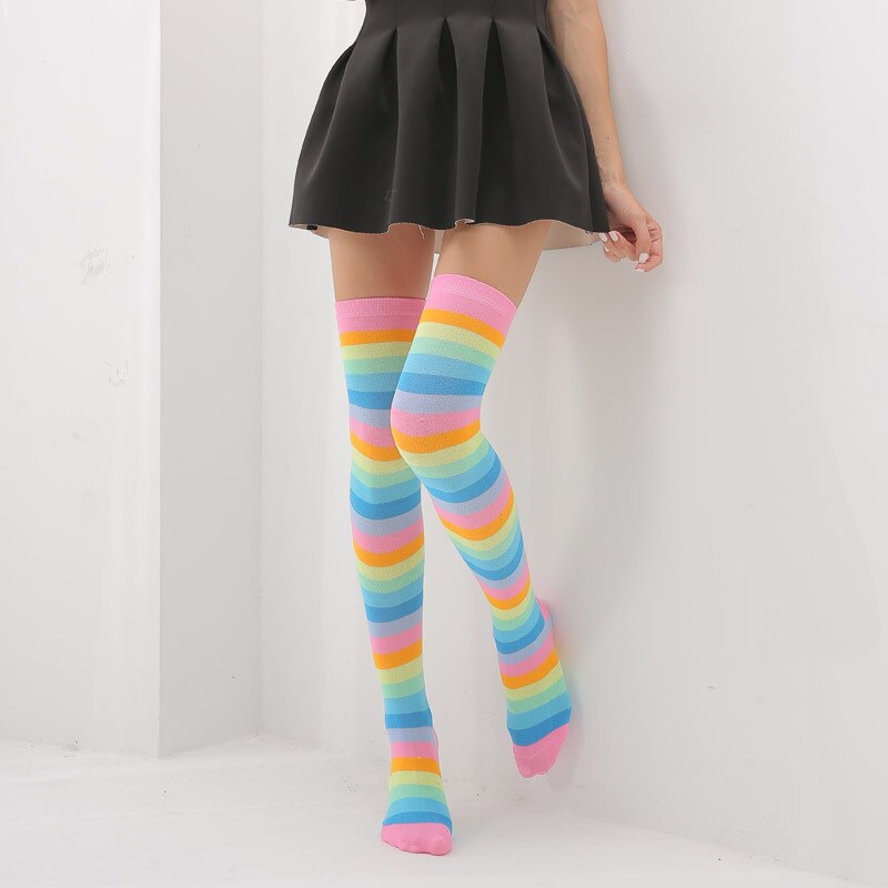 Dianruo multicolor regenboog gestreepte kousen dames lange sokken schattige katoenen dij hoge gebreide dames overknee sokken  q90: 3