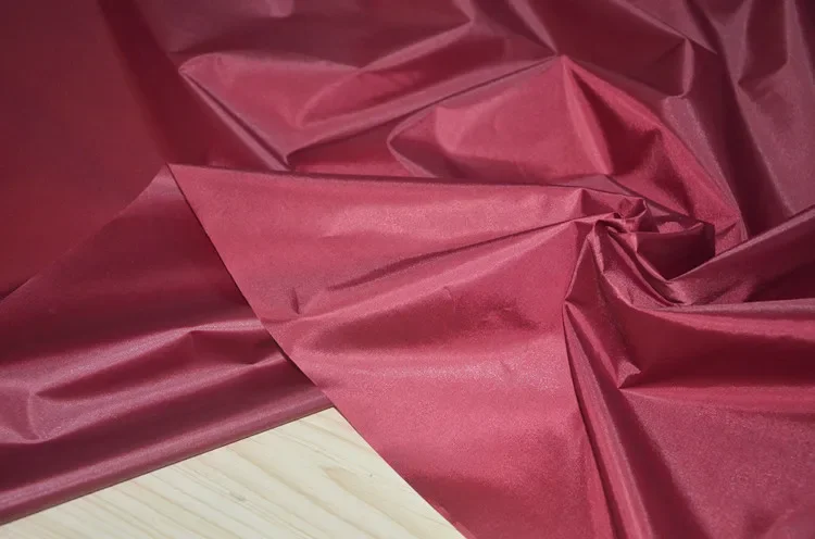 190t Polyester Taff Pu Beschichtung leichte wasserdichte Regenschirm Zelt Stoff Wind dicht und staub dicht Stoff Drachen Farbe Flagge Stoff: Burgunderrot
