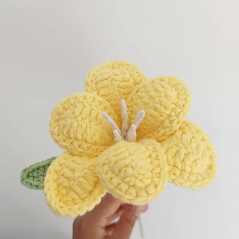 (ingen vase )1pc håndlavede blomster kunstige tulipaner buket hæklet evig blomst til bryllup hjemmeborddekoration år: Militærgrøn