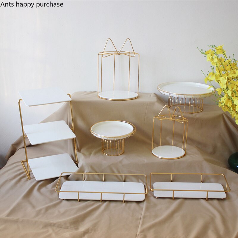Gyldent smedejern dessertbord kagestand hvid keramik frugtbakke tre-lags snack rack høj fod display stand kagepande