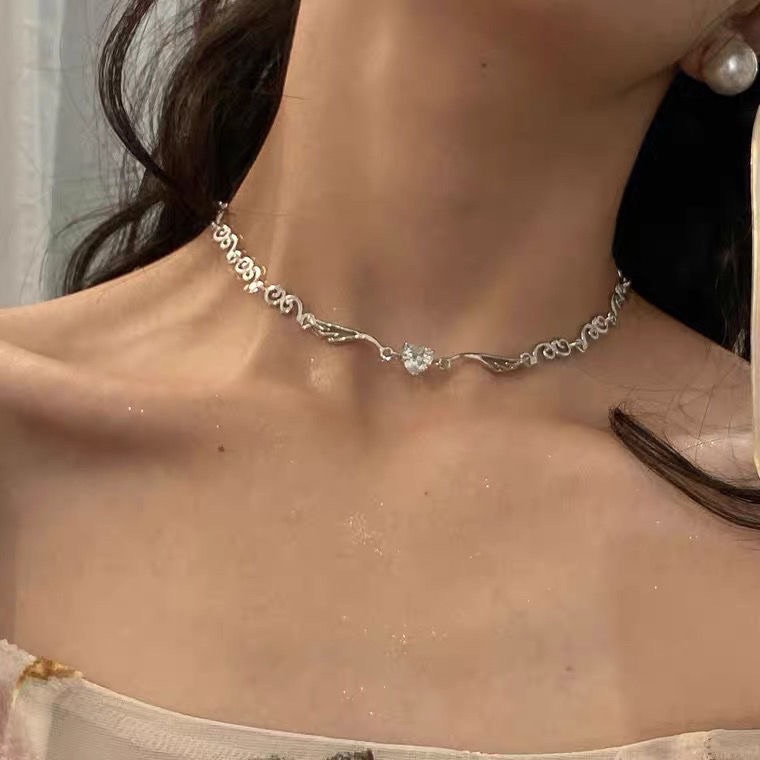 Collar con colgante de corazón de amor para mujeres y hombres, gargantilla de cadena fina de Simple con personalidad, joyería: Rodio plateado