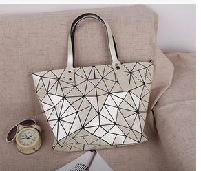 mode PU Geometrische vouwen vrouwen handtas grote casual tote steen rits vrouwen schoudertas goede: WHITE