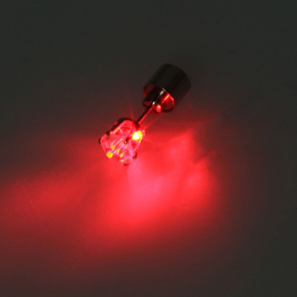 1 Pc Licht hoch LED Ohrringe Nieten Blinkt Blinkt Edelstahl Ohrringe Bolzen tanzen Party Zubehör Liefert