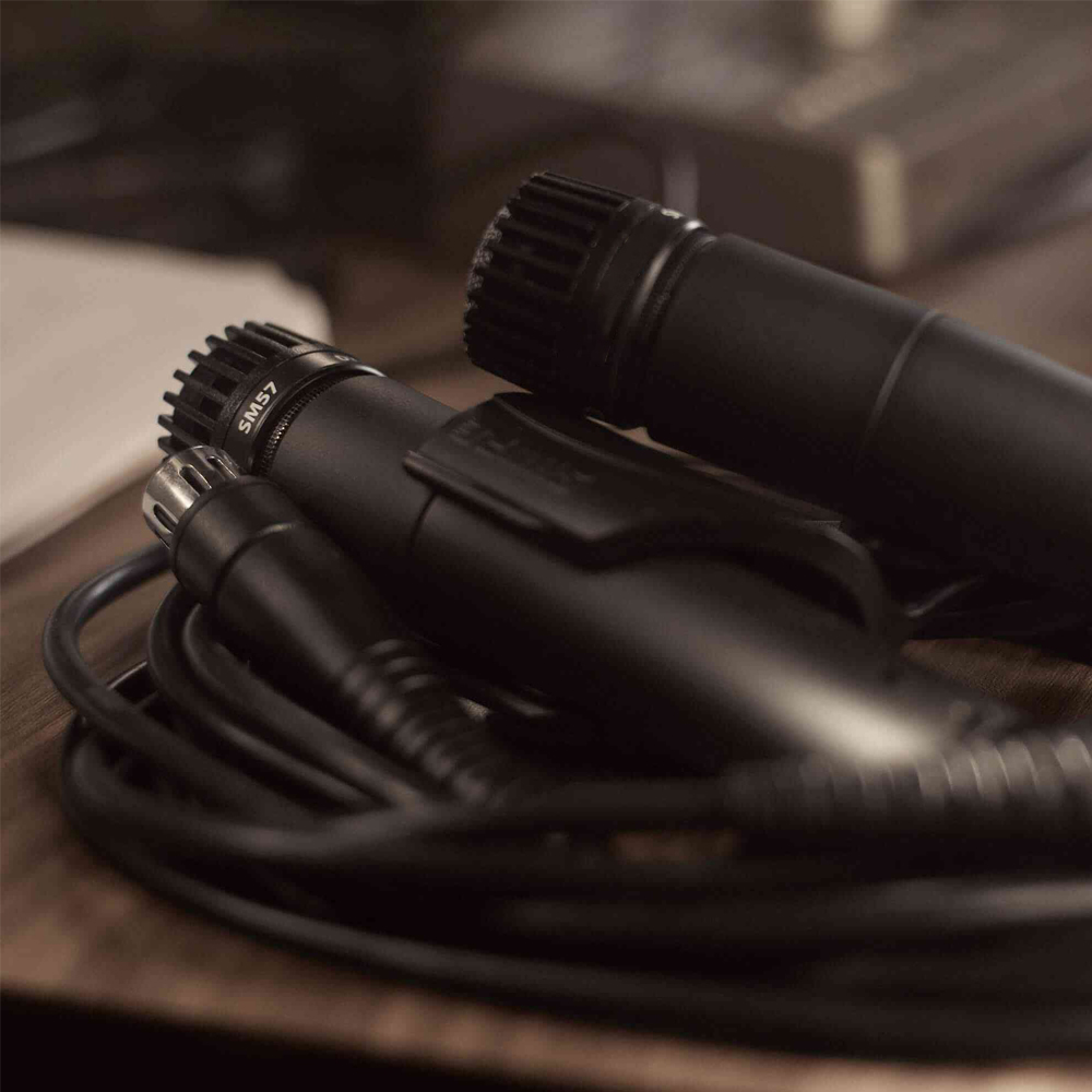 SM57 Dynamic Instrument Microphone and Versatility for Live Performances and Recording