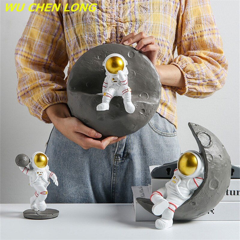 WU CHEN LONG Astronaut Art Sculpture Spaceman Wall Hanging Statue Resin Craft Home Decor Children Room Interior Showpiece R5700